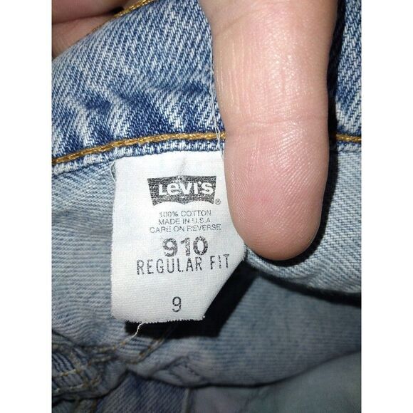 VTG Levi's 910 Shorts Women 9 Light Wash Denim MADE IN USA Destroyed Fes… - Picture 7 of 7